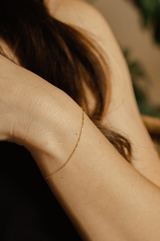 14k Solid Gold Thin Paperclip Bracelet