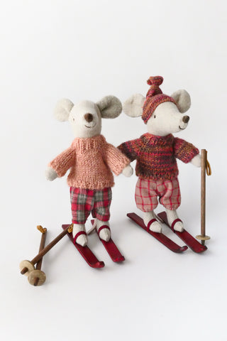 Big Sister Winter Mouse with Ski Set