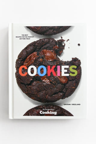 Book cover of 'Cookies' with chocolate cookies and colorful text on a white background