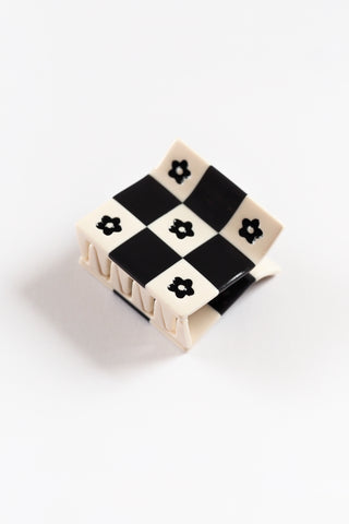 Daisy Patchwork Claw